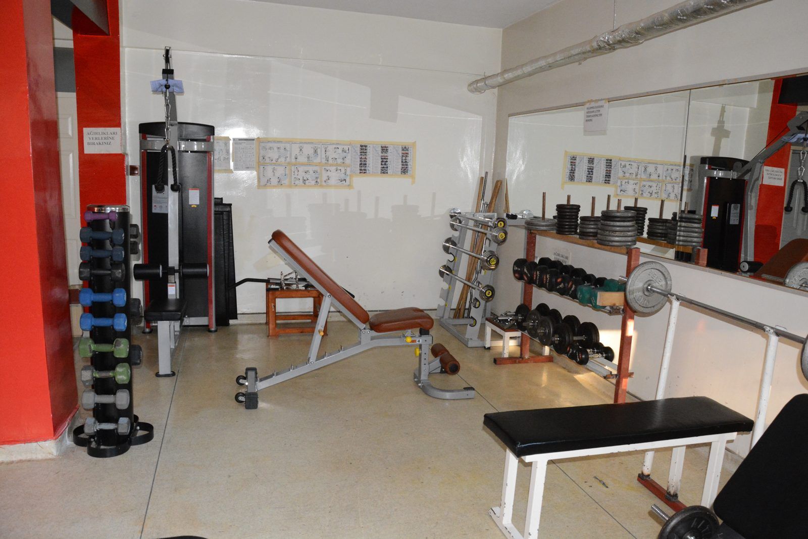 Adıyaman Polisevi spor salonunda kondisyon aletleri
