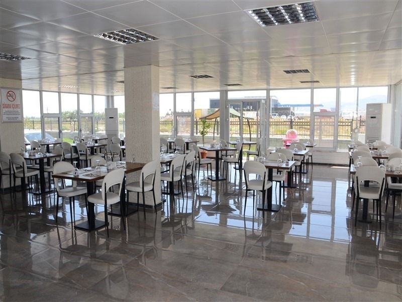 Afyon Polis Evi bahçe restoranının iç mekânı