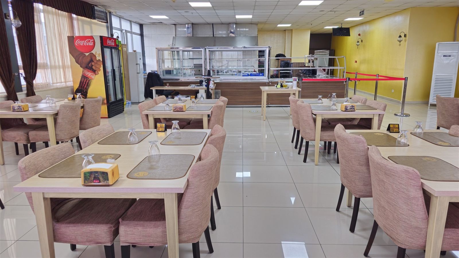 Afyon Polis Evi restoranının açık büfe bölümü