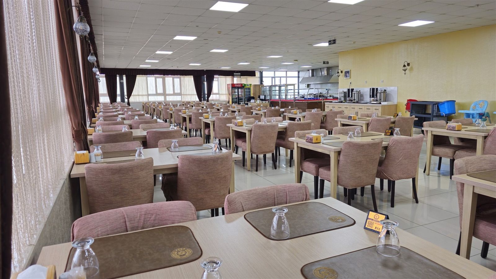 Afyon Polis Evi restoranında oturma düzeni