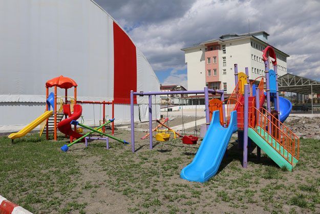 Ağrı Polisevi bahçesinde çocuk oyun parkı