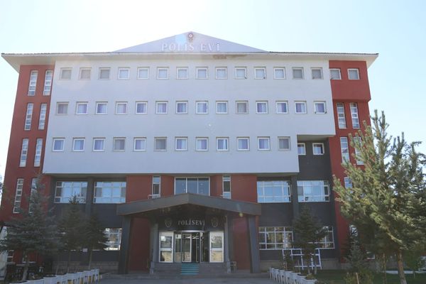 Ağrı Polis Evi