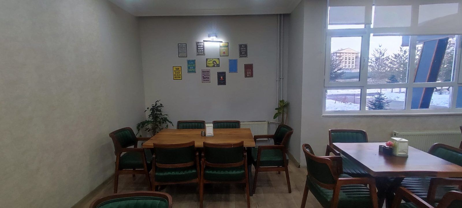 Ağrı Polisevi kafeterya oturma alanı