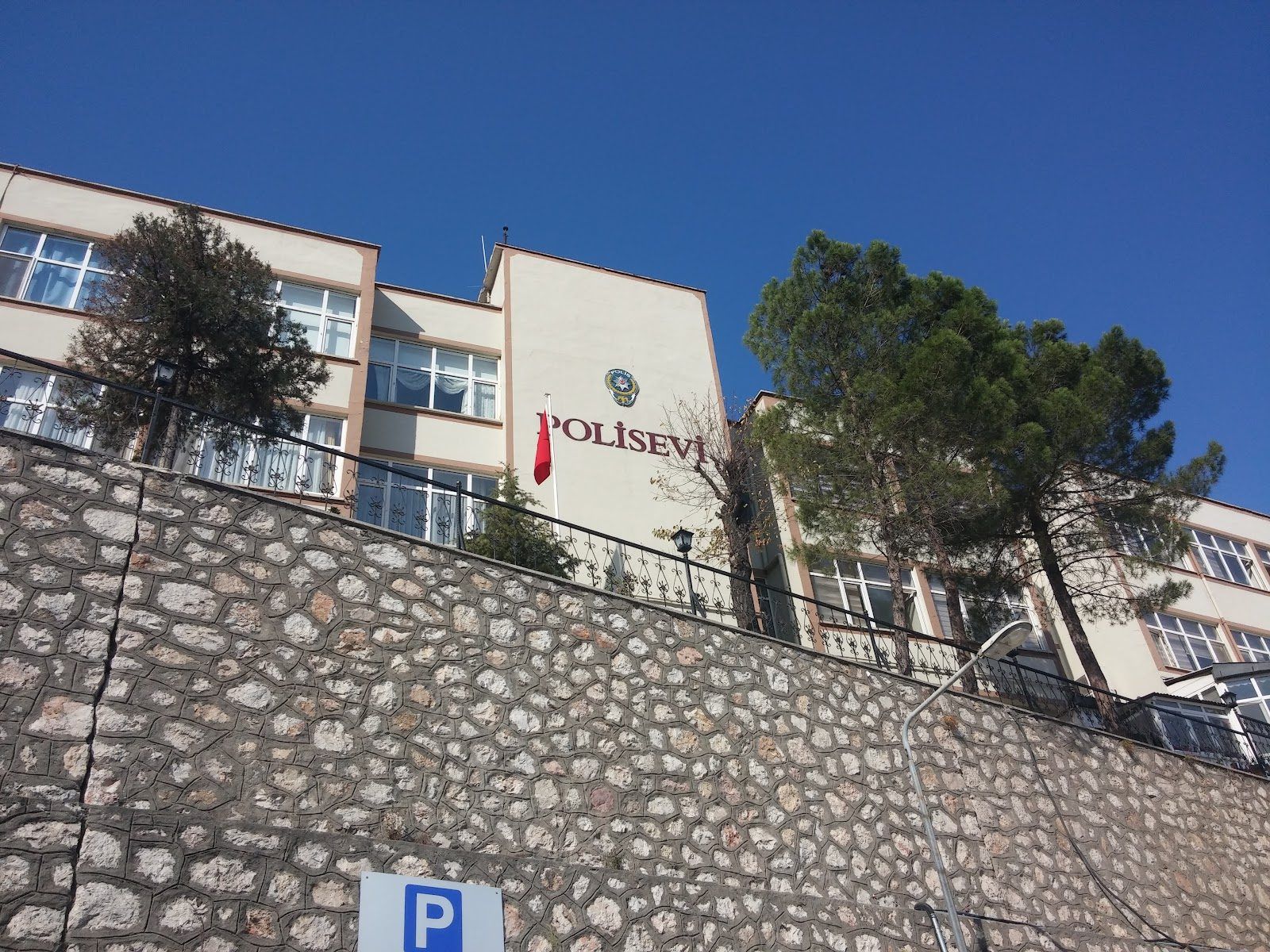 Amasya Polisevi binasının dış cephesi