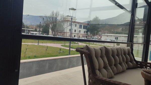 Amasya Polisevi camlı oturma köşesi ve manzara
