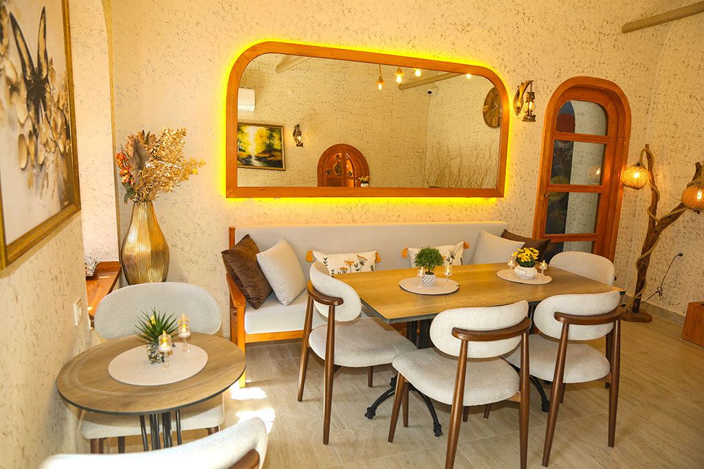 Liman Cafe iç mekânında oturma düzeni