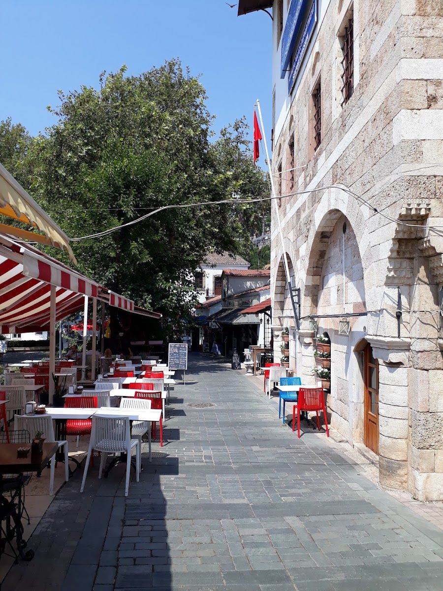 Liman Cafe'nin sokağa açılan oturma alanı