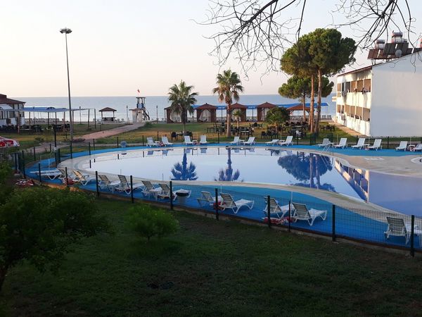 Antalya Polisevi açık yüzme havuzu
