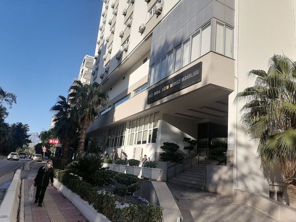 Antalya Polisevi binasının dış görünümü