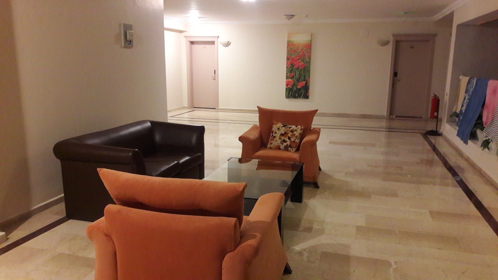 Antalya Polisevi oturma alanı