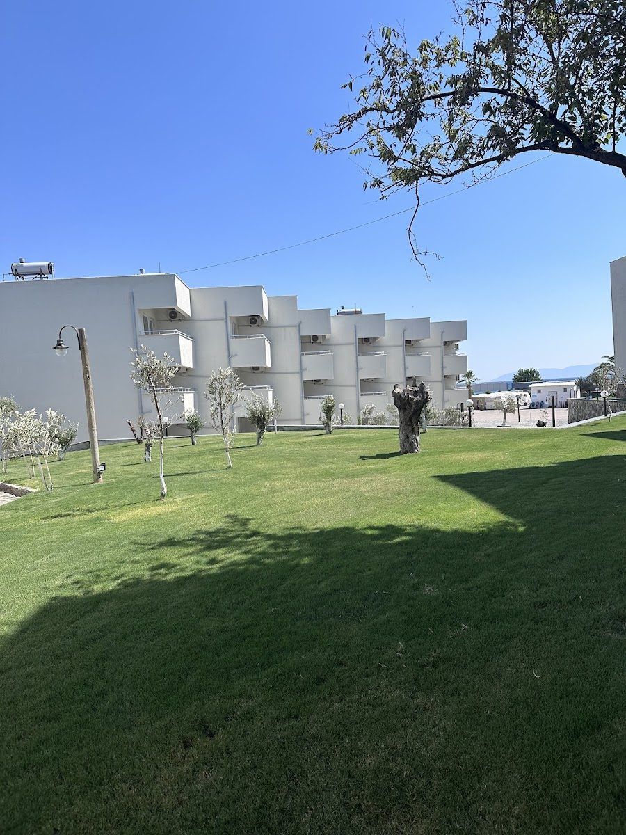 Ayvalık PMEM tesis binası ve yeşil alanı