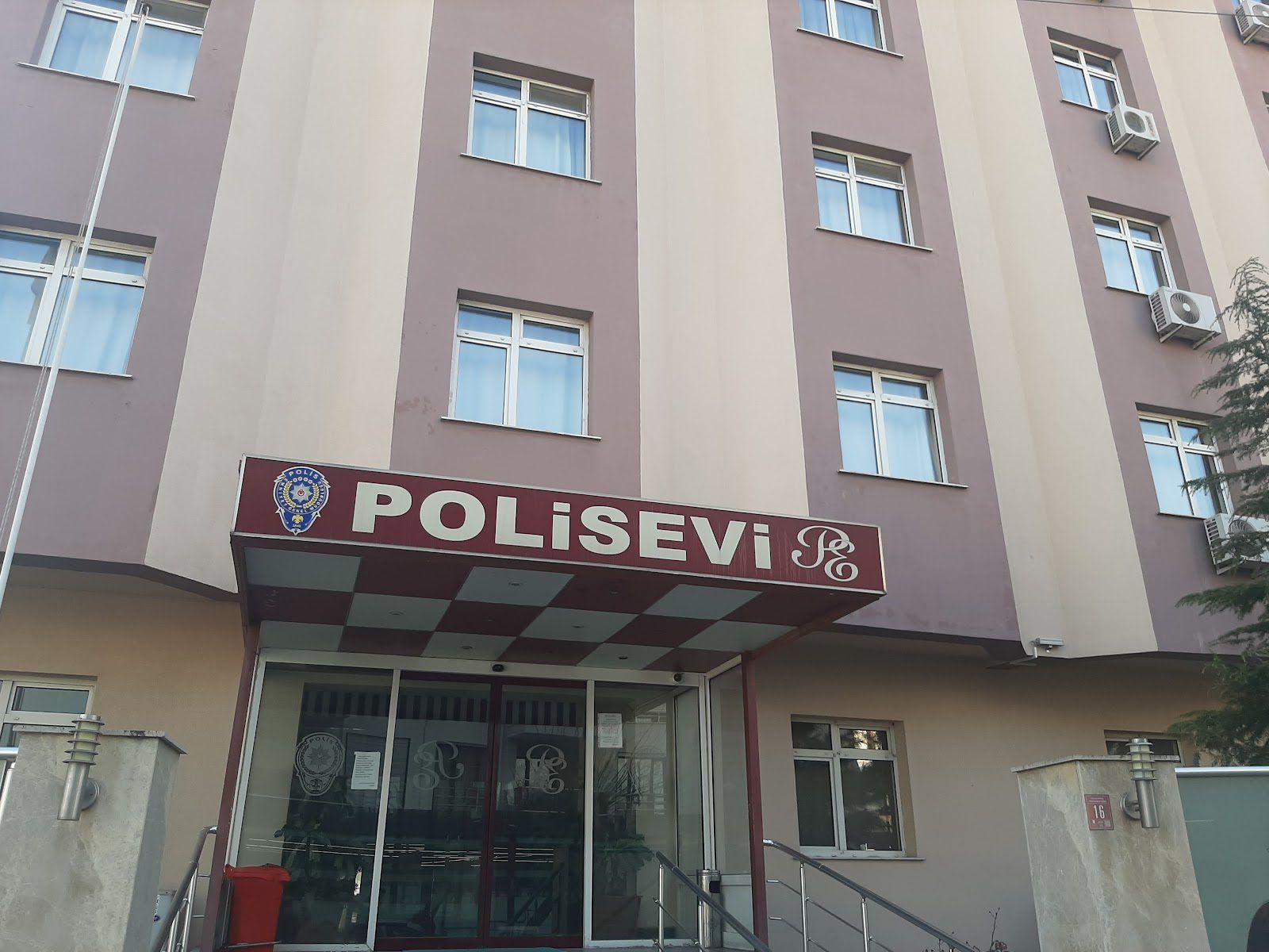 Balıkesir Polisevi binasının cephesi