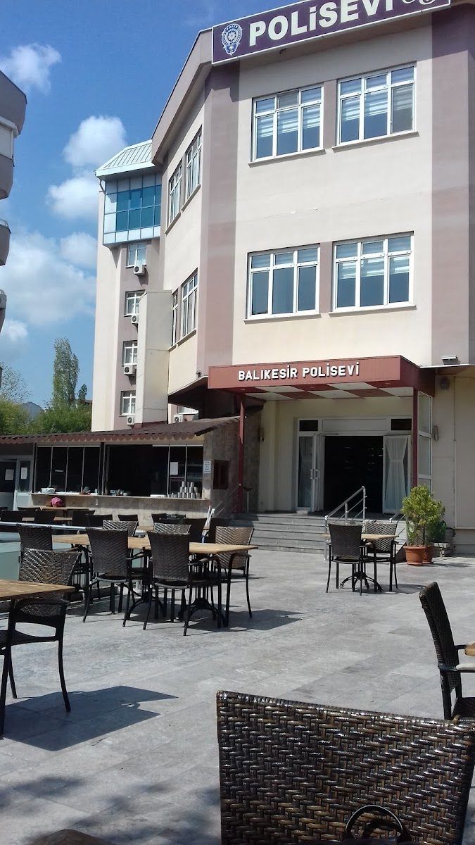 Balıkesir Polisevi binası ve terası
