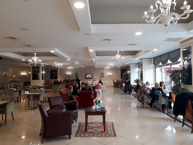 Baltalimanı Polisevi lobisinde oturma alanı