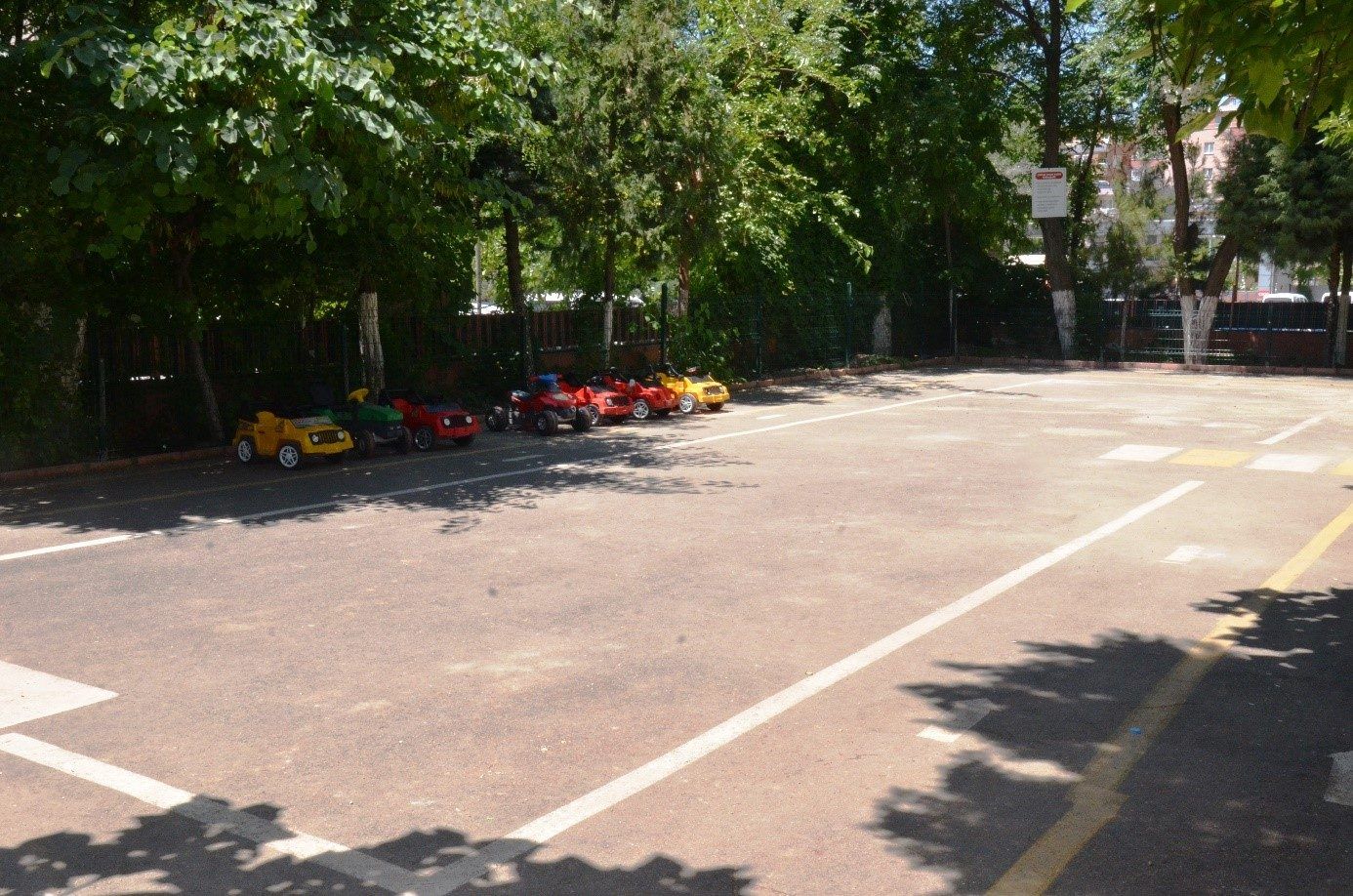 Batman Polisevi otoparkı