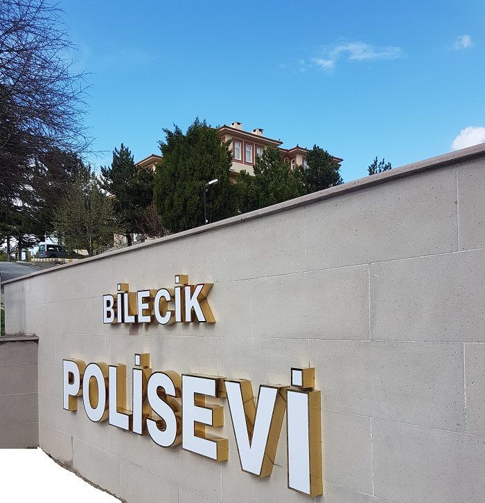Bilecik Polisevi giriş tabelası