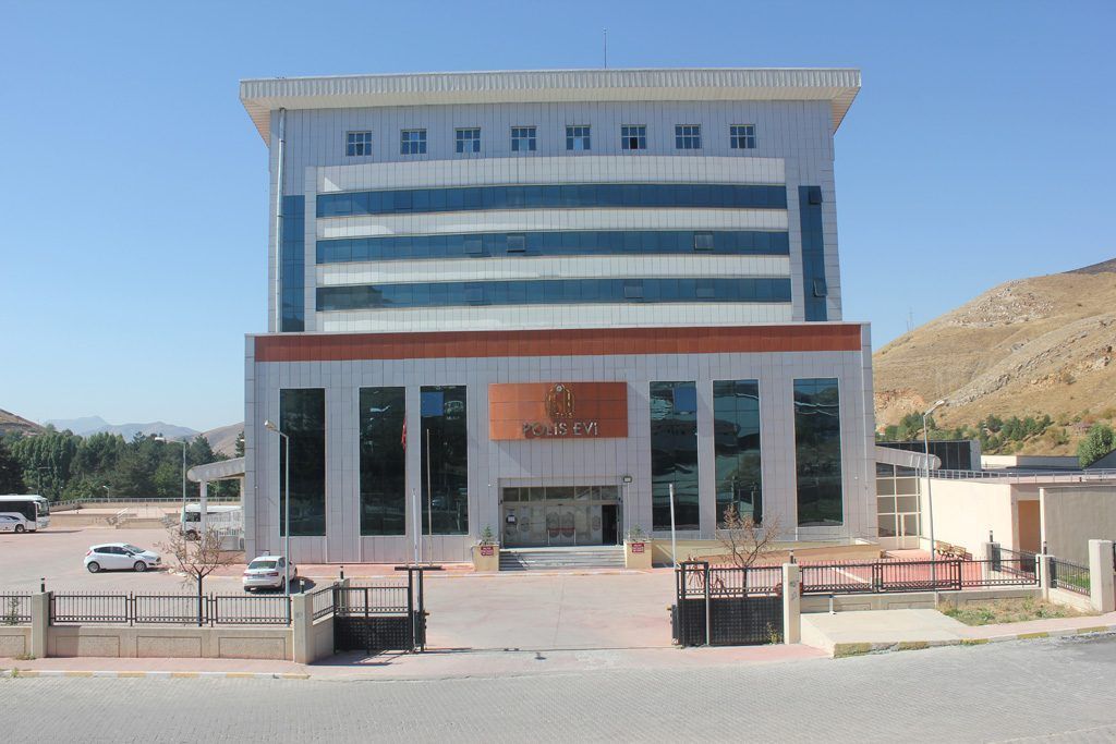 Bitlis Polisevi binasının dış cephesi