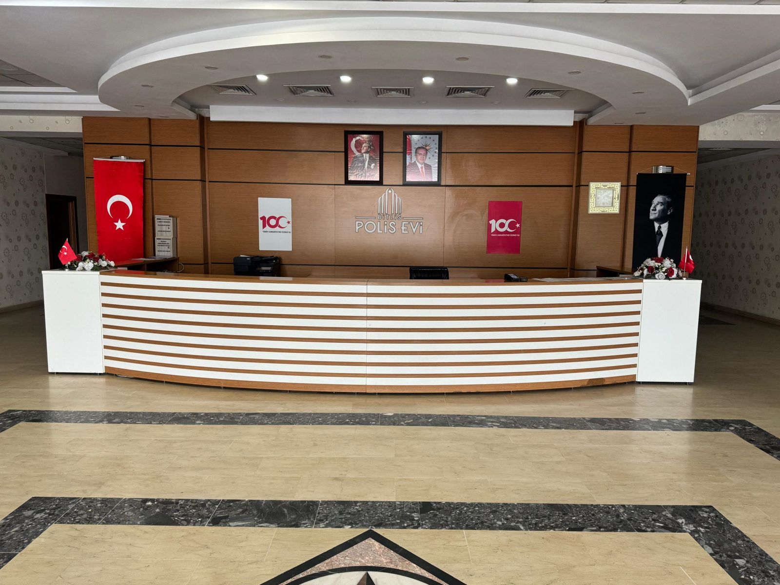 Bitlis Polisevi resepsiyonu
