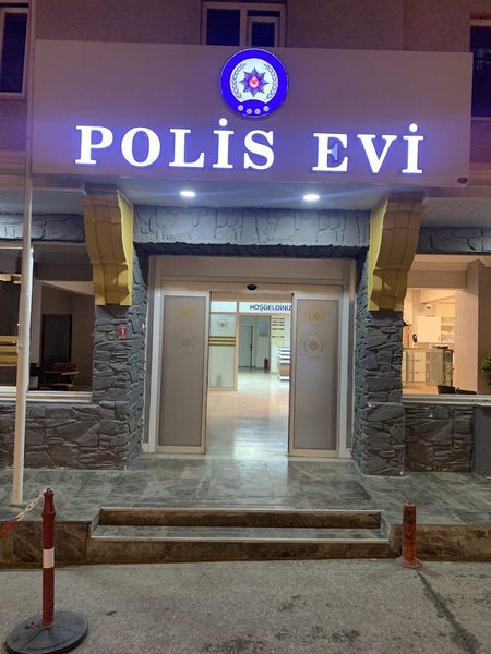 Burdur Polisevi giriş tabelası
