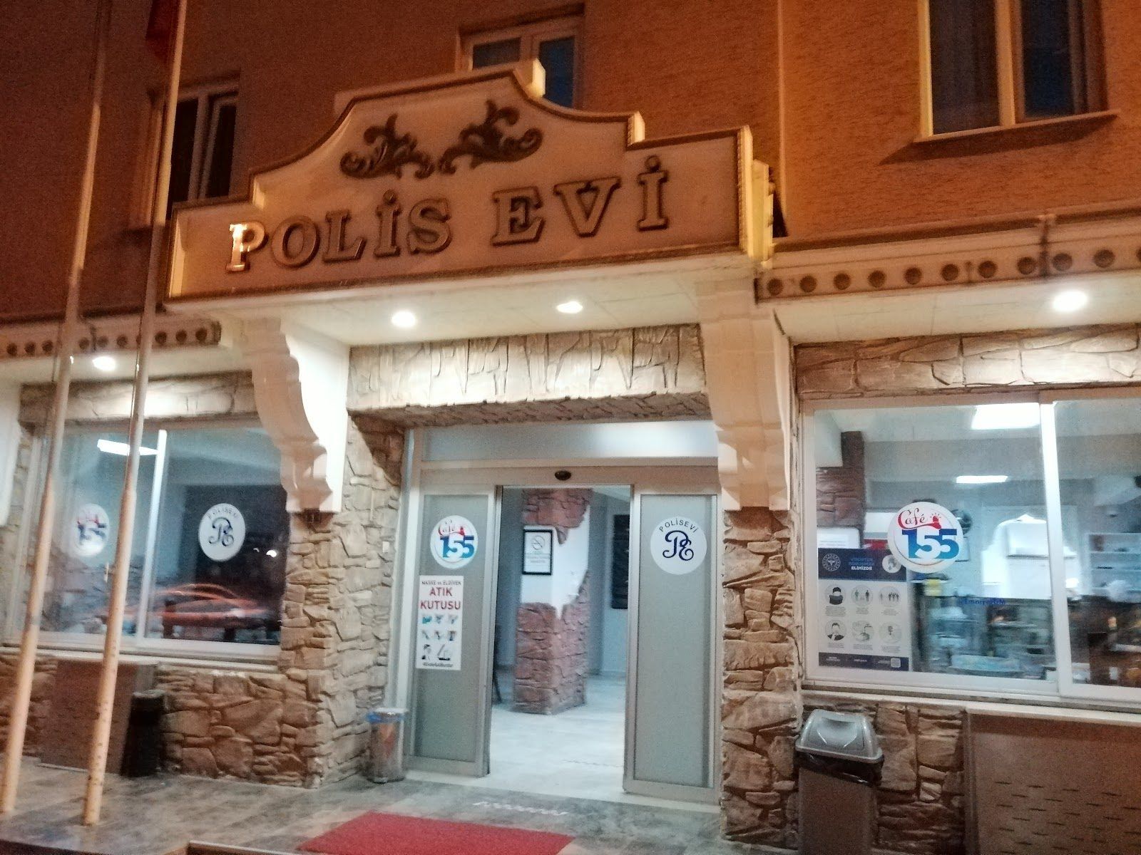 Burdur Polisevi giriş kapısı