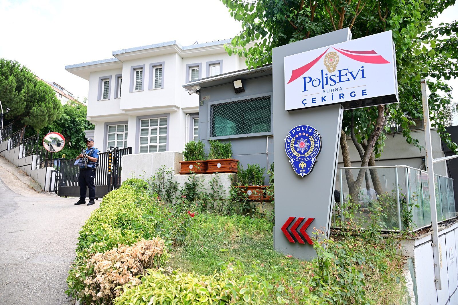 Bursa Polisevi bahçe tabelası