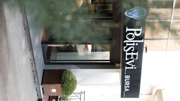 Bursa Polisevi giriş tabelası