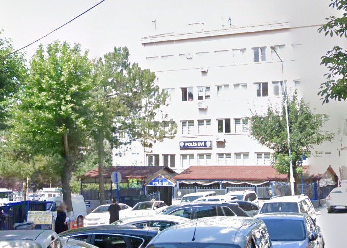 Çankırı Polisevi binası ve Polis Evi tabelalı giriş cephesi