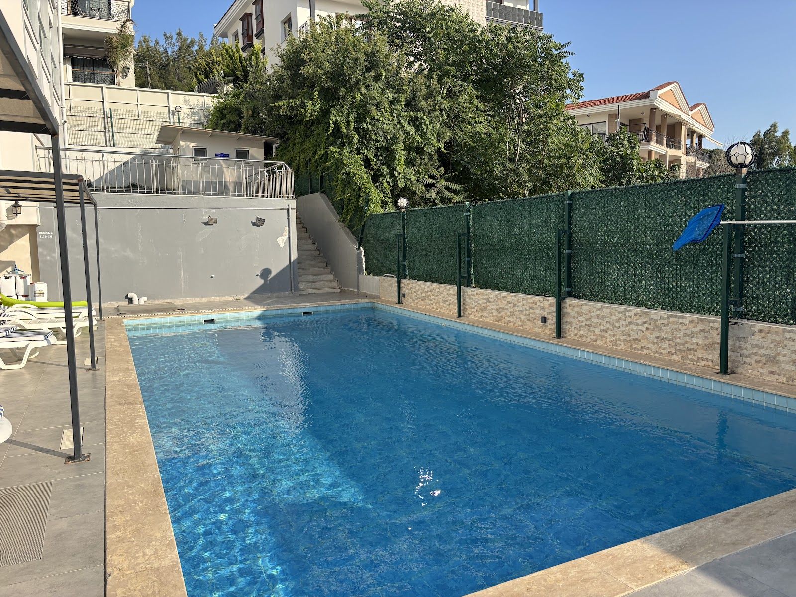 Çeşme Polis Evi'nin yüzme havuzu
