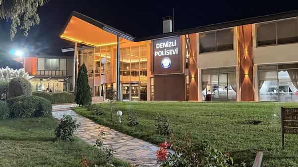 Denizli Polisevi tesisinin gece görünümü