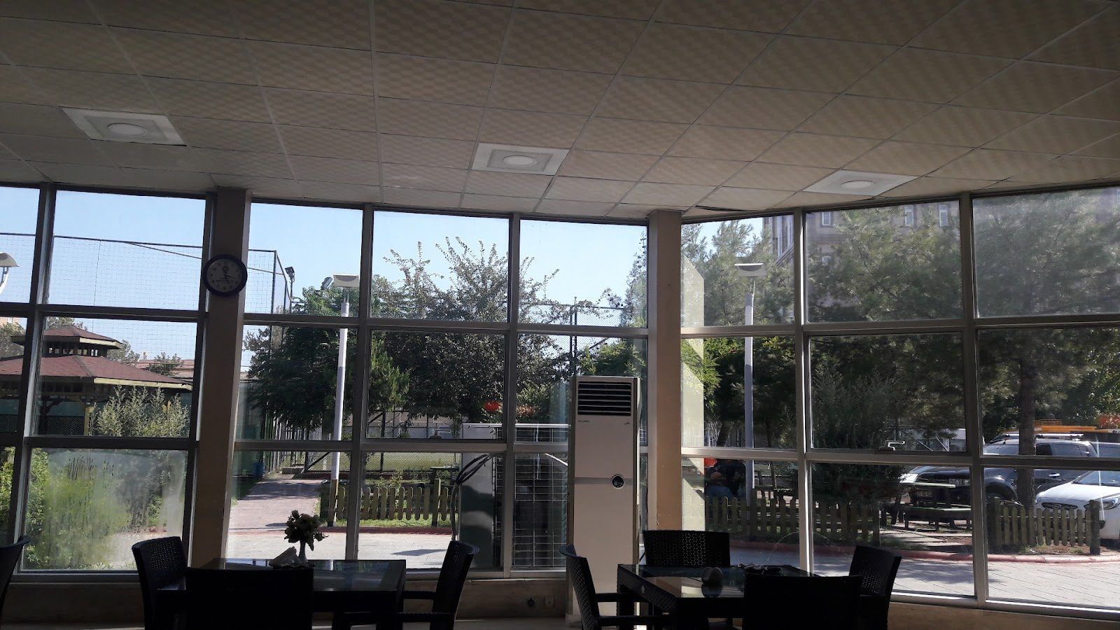 Diyarbakır Polisevi cam cepheli bölümü