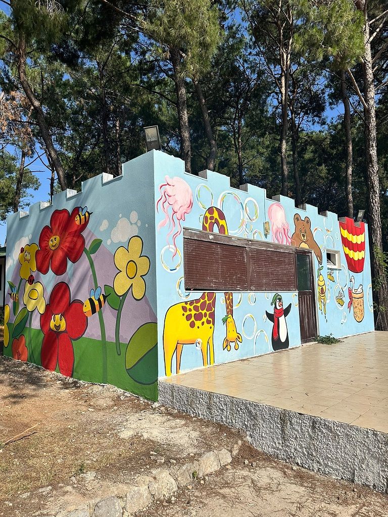Döşemealtı Polis Sosyal Tesisleri'nin kale temalı çocuk oyun alanı
