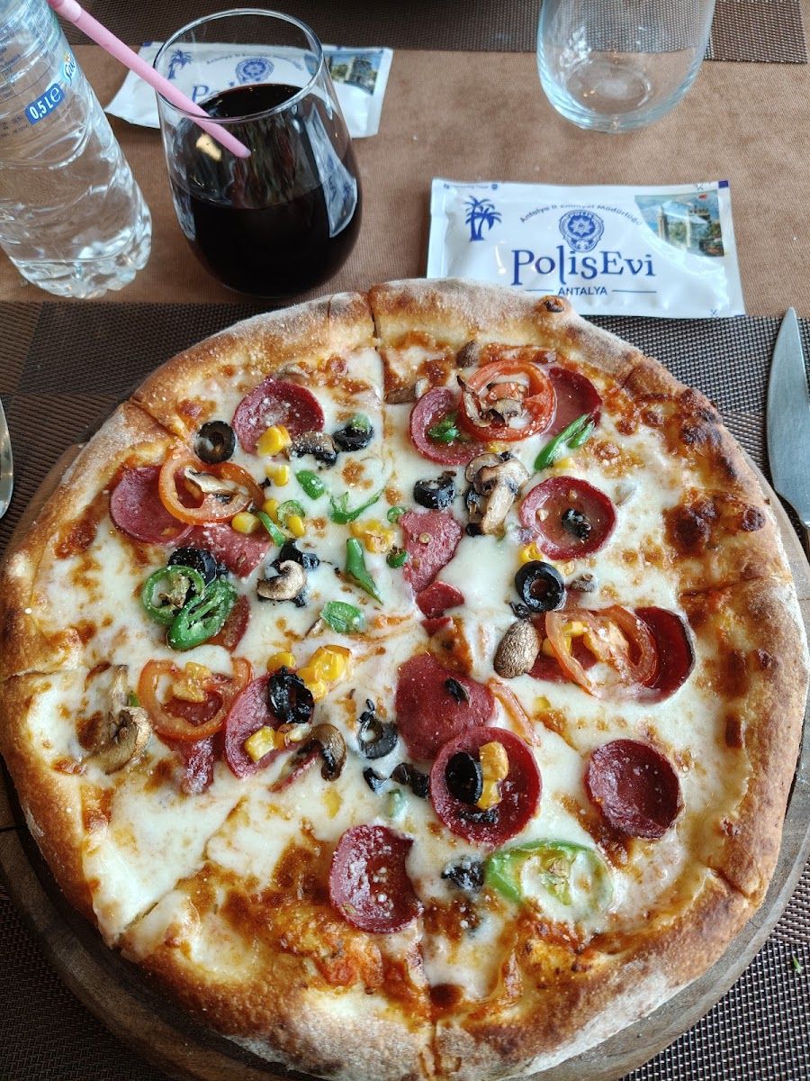 Döşemealtı Polis Sosyal Tesisleri'nde fırında pizza