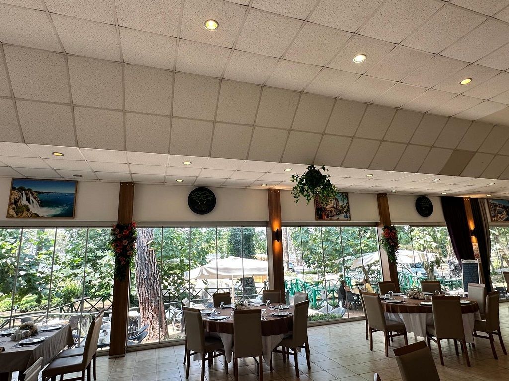 Döşemealtı Polis Sosyal Tesisleri restoran salonu