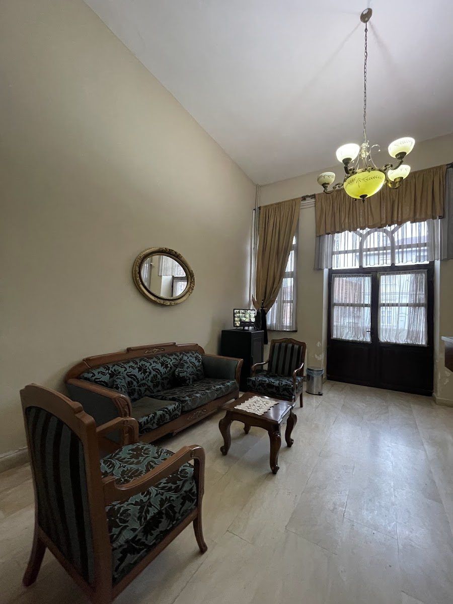Edirne VIP Polis Evi lobisi ve klasik mobilyalar