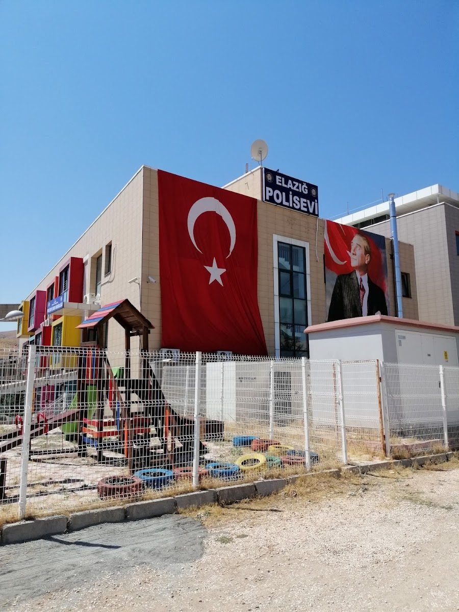Elazığ Polisevi binası ve çocuk oyun alanı