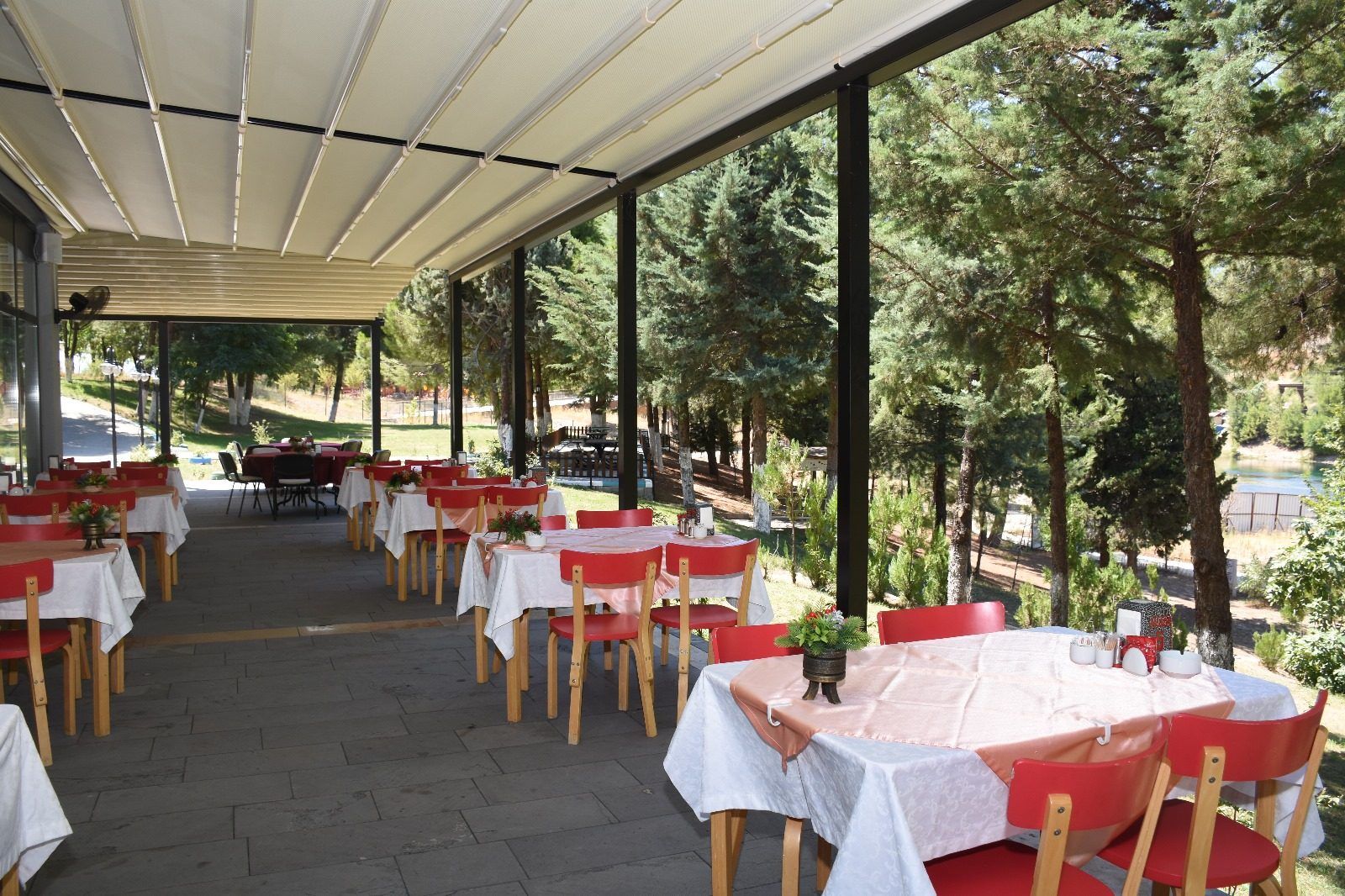 Kahramanmaraş Polisevi bahçe restoranı