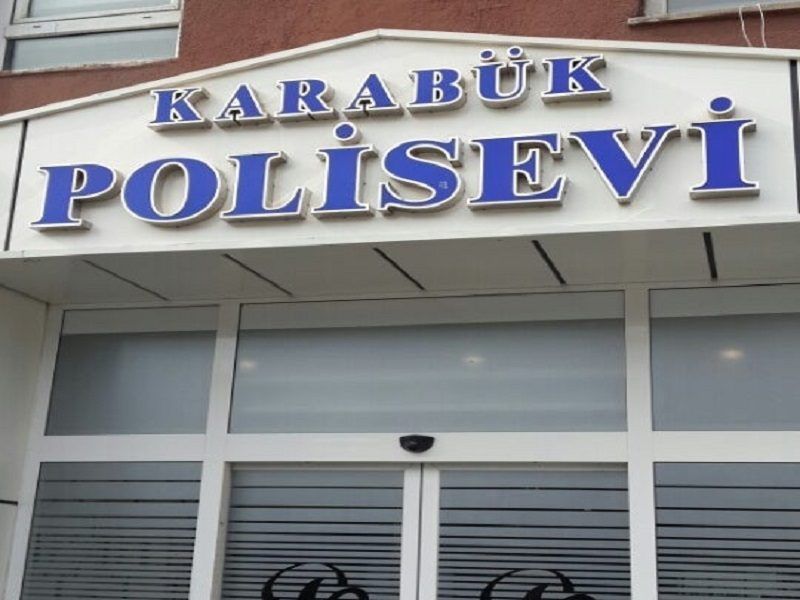 Karabük Polisevi giriş tabelası