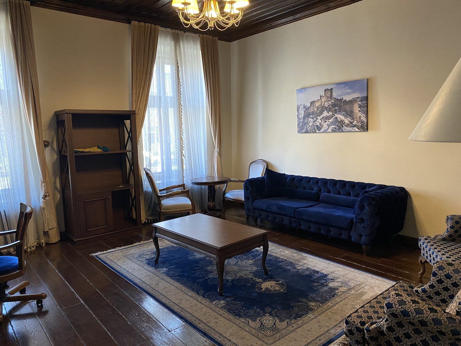 Kars Polisevi oturma salonu