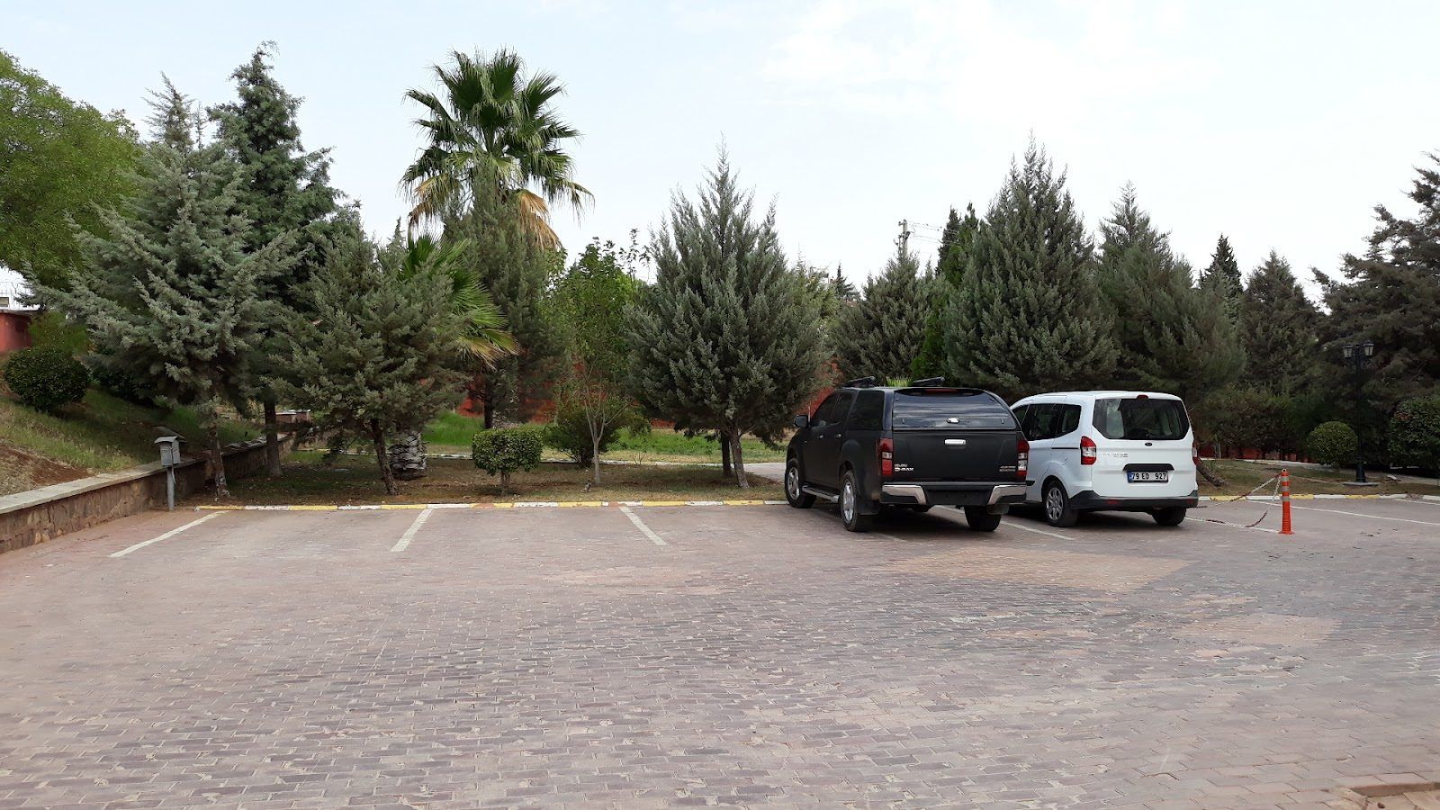 Kilis Polisevi bahçesi ve otoparkı