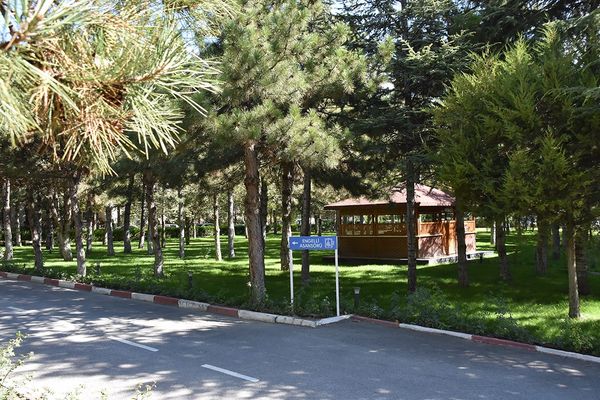 Konya Polisevi bahçesi