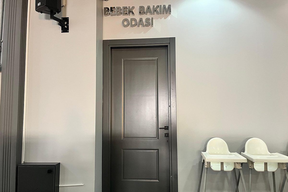 Konya Polisevi bebek bakım odası girişi