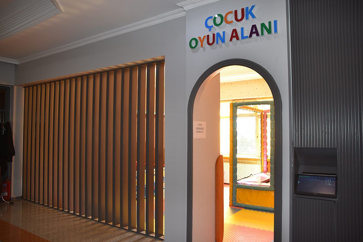 Konya Polisevi çocuk oyun alanı girişi