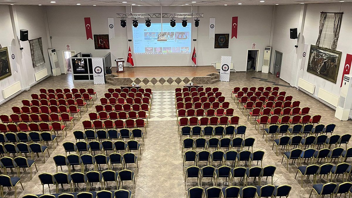 Konya Polisevi konferans salonu