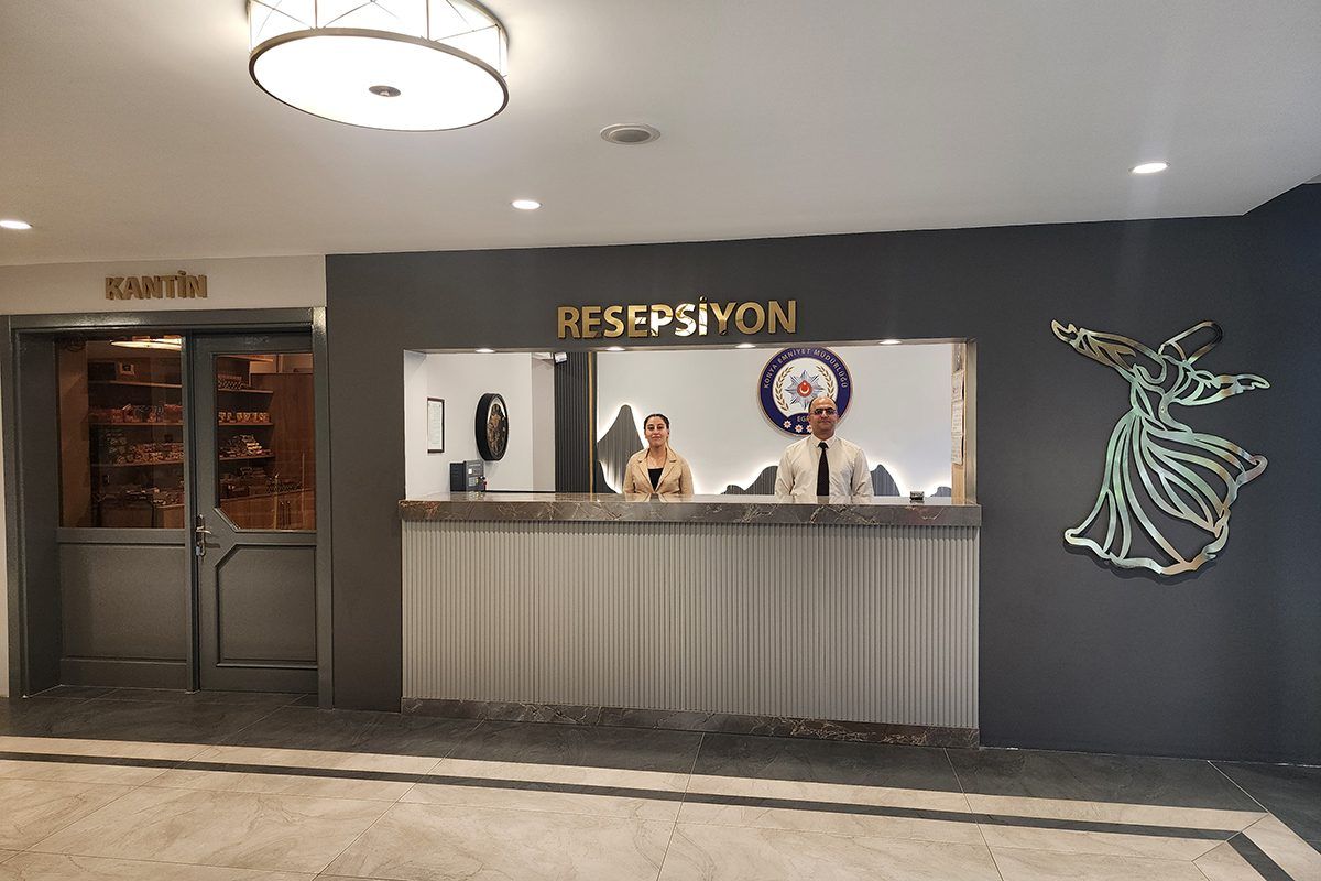 Konya Polisevi resepsiyonu