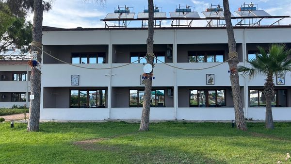 Lara Polisevi'nin iki katlı konaklama binası