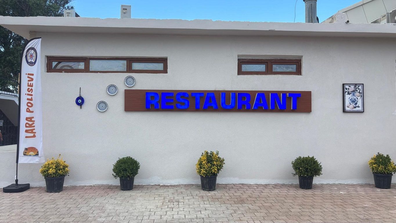 Lara Polisevi restoranının dış cephesi