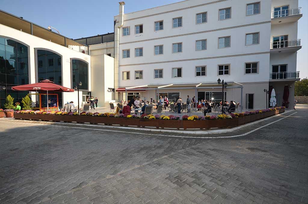 Manisa Polisevi binası ve terası