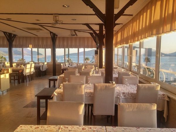 Marmaris Polisevi teras restoranı