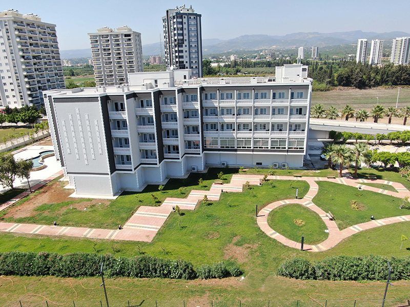Mersin Tece Polisevi binası ve bahçesi