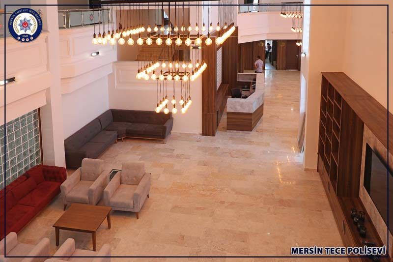 Mersin Tece Polisevi oturma salonu